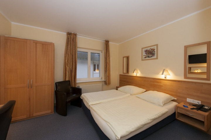 Buitenhof Reizen - Vianden - begeleide vakanties voor mensen met een beperking - Hotel Belle Vue slaapkamer voorbeeld