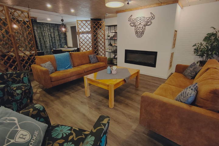 Buitenhof Reizen - Elsloo - begeleide vakanties voor mensen met een beperking - B&B Hotel De Vrije Vogel woonkamer