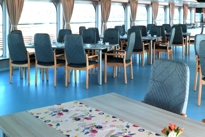 Buitenhof Reizen - Buitenhof Zomercruise - begeleide vakanties voor mensen met een beperking - Prins Willem Alexander Cruiseschip salon