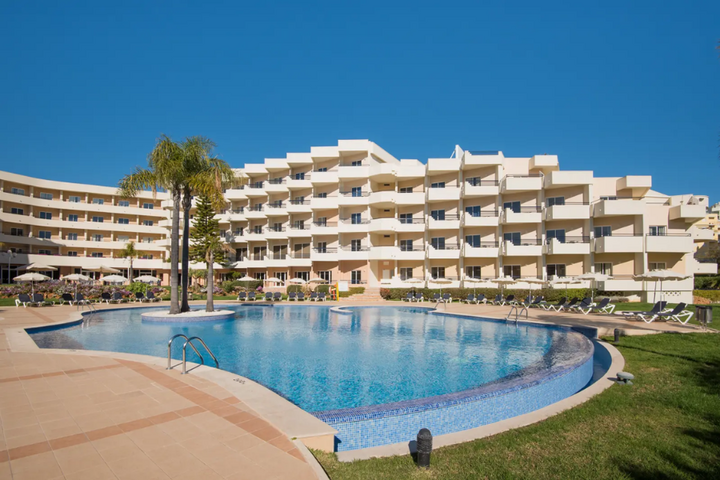 Buitenhof Reizen - Albufeira - begeleide vakanties voor mensen met een beperking - Vila Gale Nautico zwembad