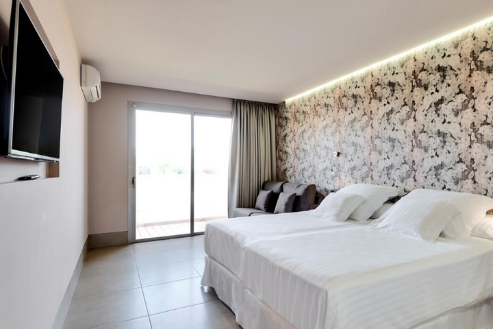Buitenhof Reizen - Ibiza - begeleide vakanties voor mensen met een beperking - Hotel Occidental slaapkamer voorbeeld