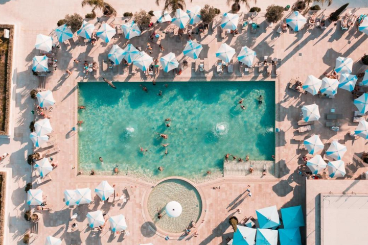 Buitenhof Reizen - Montenegro - begeleide vakanties voor mensen met een beperking - Palmon Bay Hotel zwembad