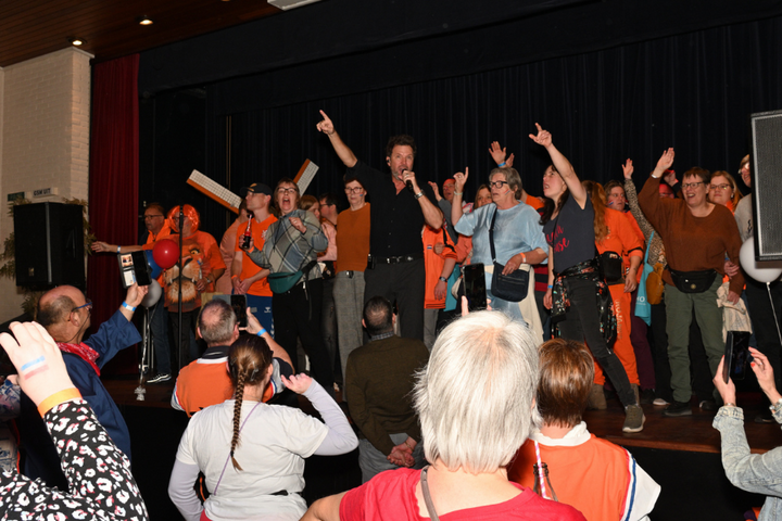 Buitenhof Reizen - Buitenhof Clubfeest - begeleide vakanties voor mensen met een beperking - Clubfeest 2024 podium