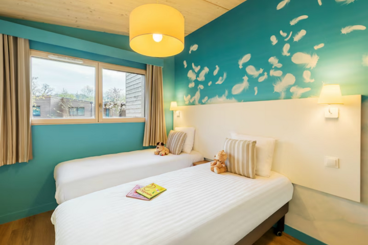 Buitenhof Reizen - Disneyland - begeleide vakanties voor mensen met een beperking - Center Parcs Village Nature Paris slaapkamer