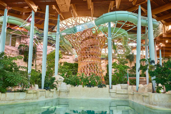 Buitenhof Reizen - Disneyland - begeleide vakanties voor mensen met een beperking - Center Parcs Village Nature Paris zwembad