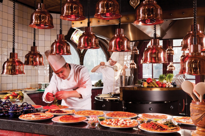 Buitenhof Reizen - Winter Efteling - begeleide groepsreizen met een verstandelijke beperking -  Polles keuken