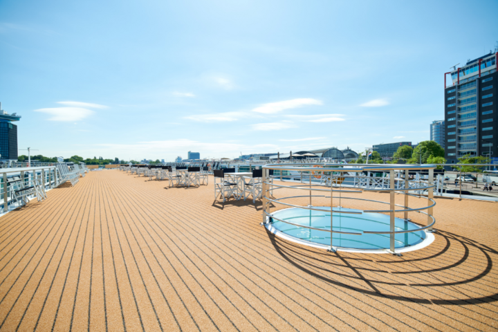 Buitenhof Reizen - Riviercruise mps Johan Strauss -Loreley - begeleide groepsreizen met een verstandelijke beperking - zwembad