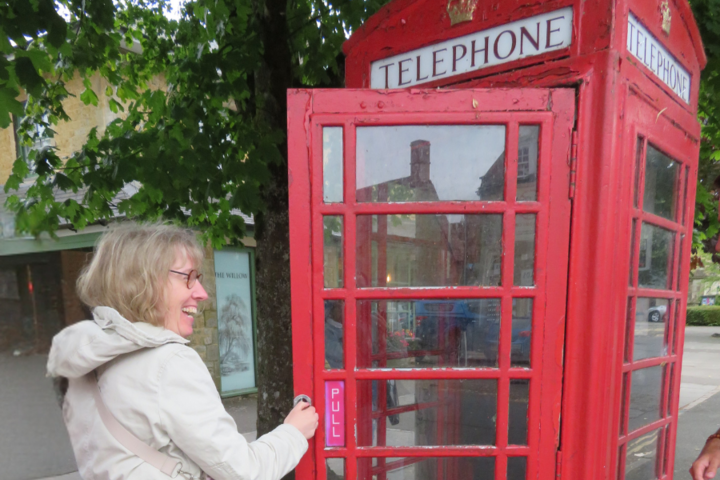Buitenhof Reizen - Kerst York en Leeds - begeleide groepsreizen met een verstandelijke beperking - rode telefooncel
