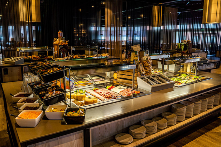 Buitenhof Reizen - Begeleide groepsreizen voor mensen met een verstandelijke beperking - Het Gouden Buitenhof Weekend - Buffet Bonte Wever