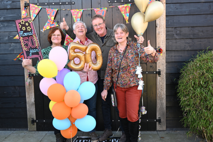 Buitenhof Reizen - Begeleide groepsreizen voor mensen met een verstandelijke beperking - Het Gouden Buitenhof Feest - Vrijwilligers met 50
