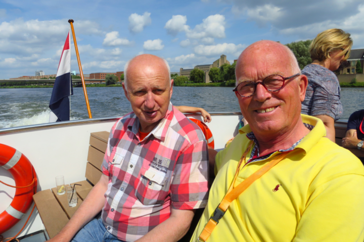 Buitenhof Zomercruise - reiziger en begeleider op schip - Buitenhof Reizen begeleide vakanties voor mensen met een verstandelijke beperking