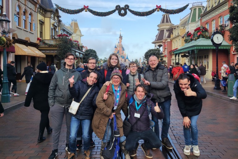Buitenhof Reizen - Disneyland winter - begeleide groepsreizen met een verstandelijke beperking - groepsfoto