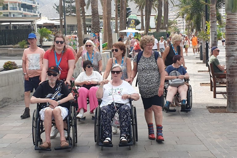 Buitenhof Reizen voor mensen met een verstandelijke beperking - Zorg - Stranden van Tenerife - groepsfoto op een boulevard