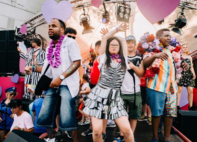 Buitenhof Reizen voor mensen met een verstandelijke beperking - Jongeren - Mini Milkshake - dansen mensen