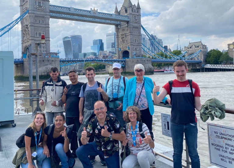Buitenhof Reizen voor mensen met een verstandelijke beperking - Avontuurlijk - Londen en Cotswold - Groep reizigers voor brug