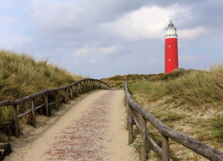 Buitenhof Reizen voor mensen met een verstandelijke beperking - Avontuurlijk - Wadlopen op Texel - strand met vuurtoren