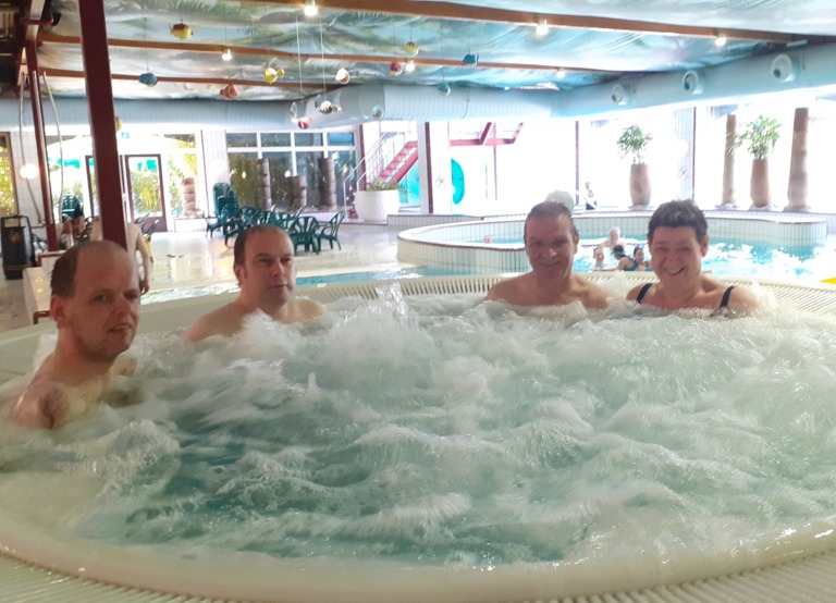 Buitenhof Reizen voor mensen met een verstandelijke beperking - Rustig Aan - Dieren in Emmen - Reizigers in bubbelbad