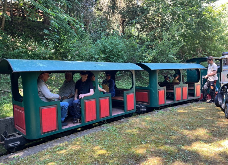 Buitenhof Reizen voor mensen met een verstandelijke beperking - Rustig Aan - Neuerburg in de Eifel - Reizigers in een treintje