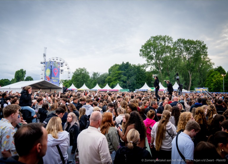 Buitenhof Reizen voor mensen met een verstandelijke beperking - Ondernemend - Zomerspektakel aan het meer Alphen aan den Rijn - publiek