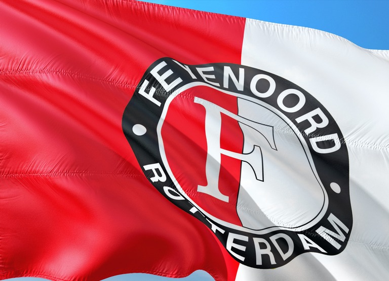 Buitenhof Reizen voor mensen met een verstandelijke beperking - Ondernemend - Voetbalreis Feyenoord - Groningen - vlag Feyenoord