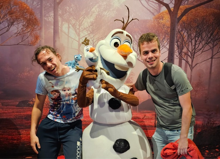Buitenhof Reizen - Begeleide groepsreizen voor mensen met een verstandelijke beperking - Disneyland Parijs - Reizigers met Olaf