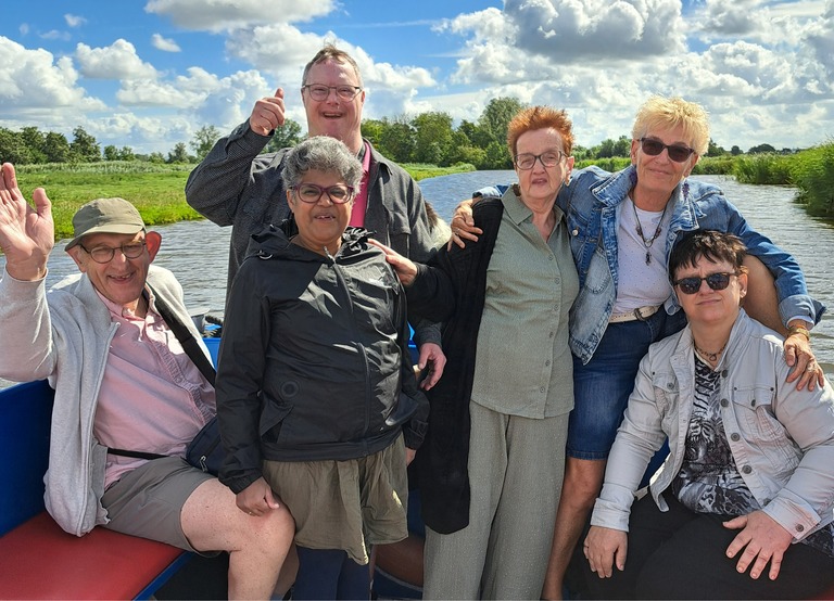 Buitenhof Reizen - Begeleide groepsreizen voor mensen met een verstandelijke beperking - De Rijp - reizigers op boot