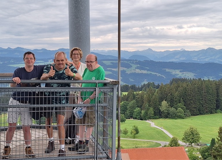 Buitenhof Reizen - Begeleide groepsreizen voor mensen met een verstandelijke beperking - De Duitse Alpen - reizigers uitzicht boomtoppen