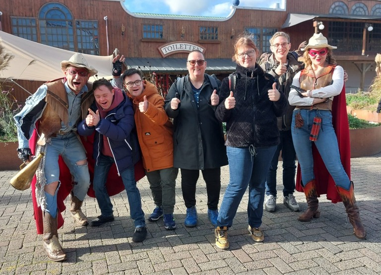 Buitenhof Reizen - Begeleide groepsreizen voor mensen met een verstandelijke beperking - Walibi & Slagharen - Groep in Slagharen