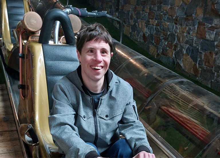 Buitenhof Reizen - Begeleide groepsreizen voor mensen met een verstandelijke beperking - Efteling & Toverland - Reiziger in attractie