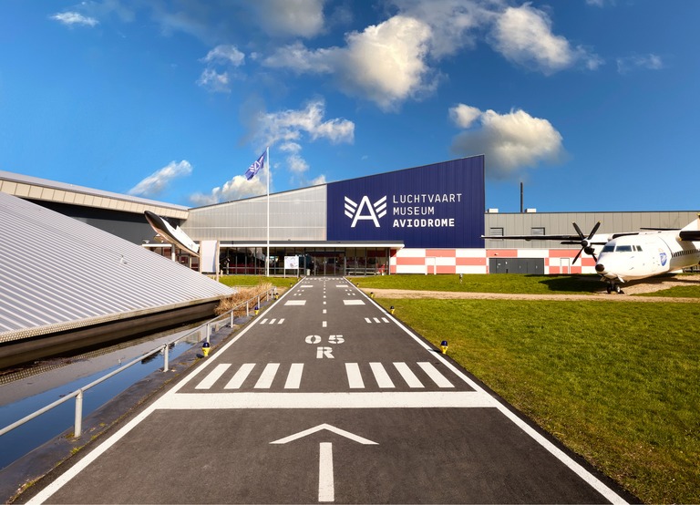 Buitenhof Reizen - Begeleide groepsreizen voor mensen met een verstandelijke beperking - Aviodrome en Militair museum - Aviodrome