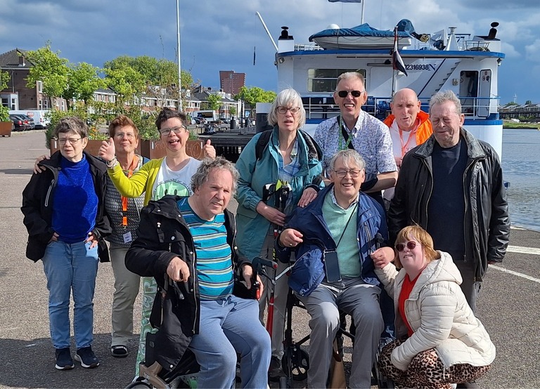 Buitenhof Reizen - Begeleide groepsreizen voor mensen met een verstandelijke beperking - Riviercruise Vlaamse parels - groepsfoto