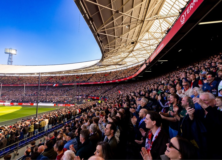 Buitenhof Reizen - Begeleide groepsreizen voor mensen met een verstandelijke beperking - Voetbalreis Feyenoord - Sparta - Tribune