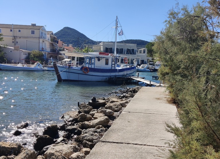 Buitenhof Reizen - Begeleide groepsreizen voor mensen met een verstandelijke beperking - Corfu - bootje in haven
