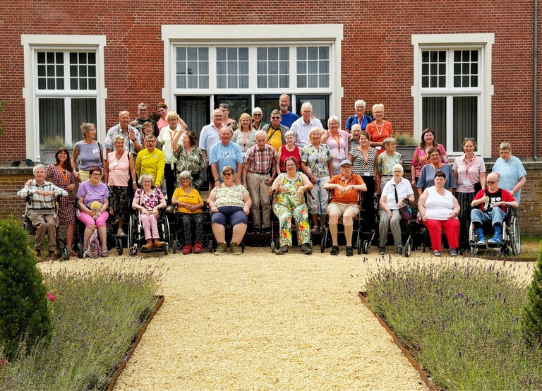 Buitenhof Reizen - Begeleide groepsreizen voor mensen met een verstandelijke beperking - Landgoed Parc Spelderholt (5) - Groepsfoto 