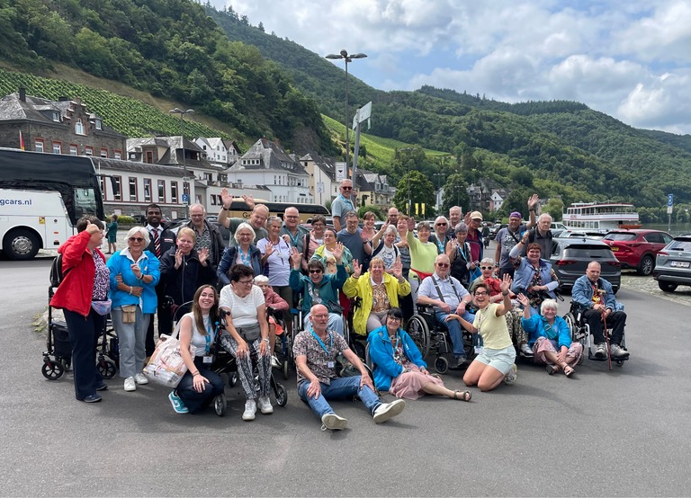 Buitenhof Reizen - Begeleide groepsreizen voor mensen met een verstandelijke beperking - Neuerburg in de Eifel - Groepsfoto 
