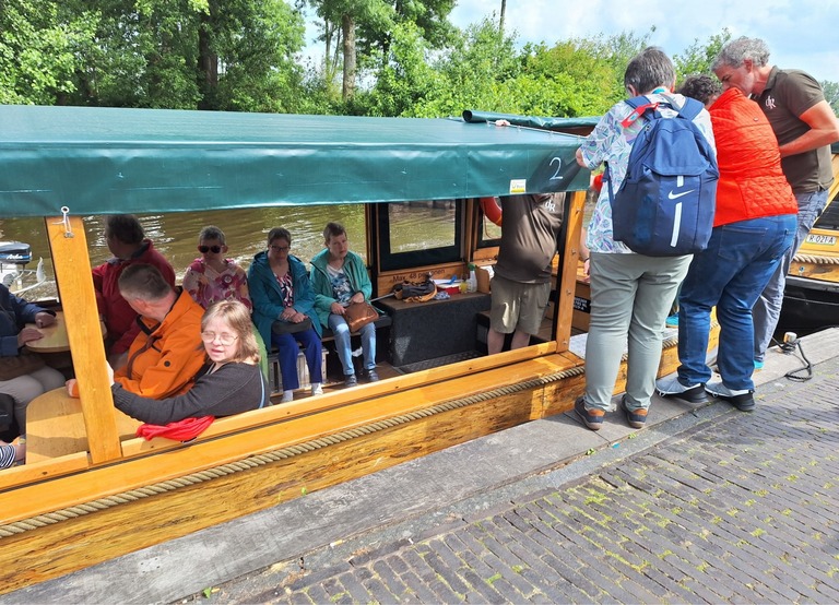 Buitenhof Reizen - Begeleide groepsreizen voor mensen met een verstandelijke beperking - Steenwijk & Giethoorn - varen