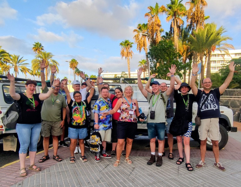 Buitenhof Reizen - Kerst op Gran Canaria - begeleide groepsreizen voor mensen met een verstandelijke beperking - juichende groepsfoto